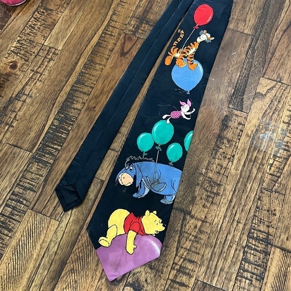VTG Disney Winnie The Pooh Tie with Eeyore, Piglet and Tigger - Picture 2 of 7